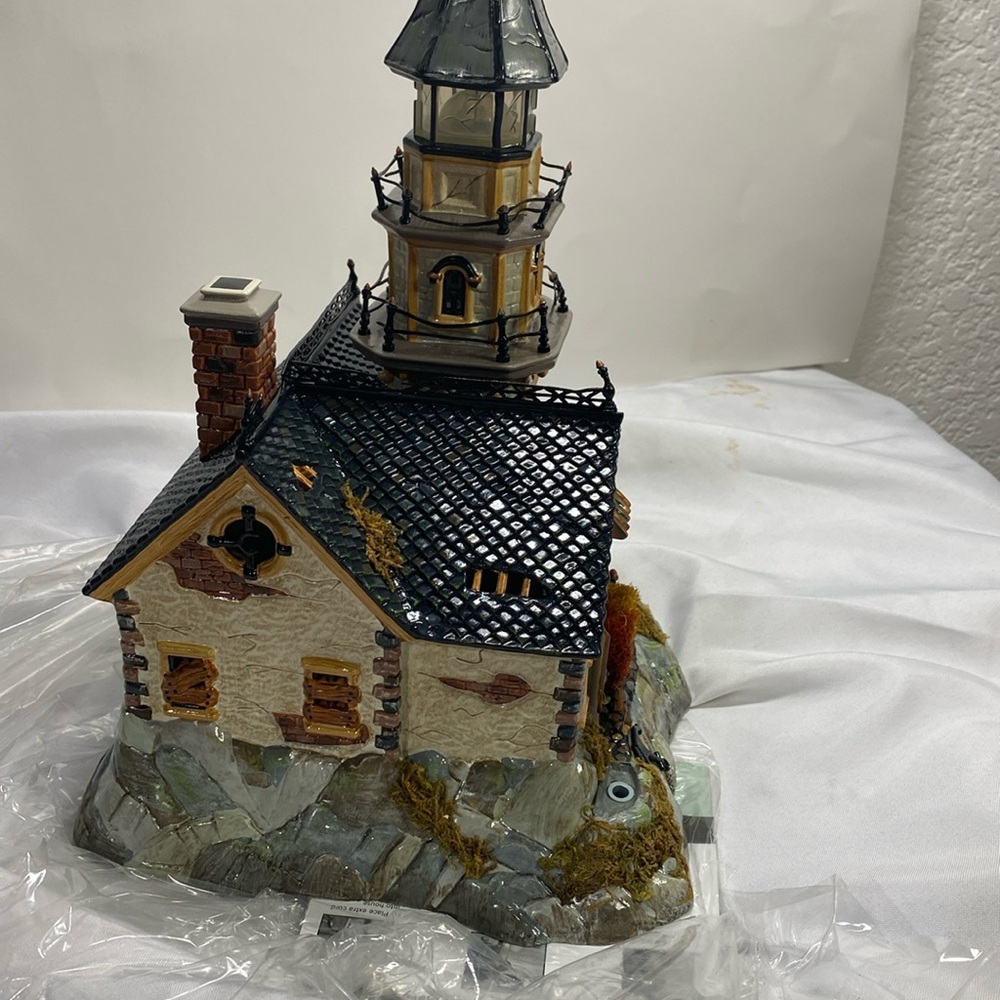 department 56 Shipwreck Lighthouse New